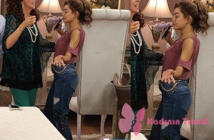 Türk Malı dizisinin 3. bölümünde Selin'in giydiği pembe bluz ve palmiye desenli kot pantolon markası Tiffany.