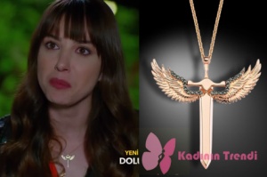 Dolunay 11. bölümde Nazlının taktığı melek kolye Devon Diamond  markadır. 