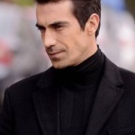 4. bölümde İbrahim Çelikkol siyah palto markası Network. Ferhat siyah triko kazak Que marka