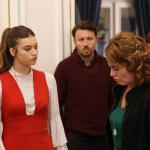 Fazilet Hanım ve Kızları kıyafetleri 21. bölüm Gökhan bordo kazak... Ece kırmızı askılı elbise markaları Exquise.