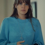 İstanbullu Gelin Süreyya'nın mavi kazak ile taktığı H&M. kolye nerden