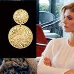 Dolunay dizisi Demetin taktığı altın rengi küpelerin markası Agjewelery