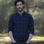 Murat'ın 1. bölümde giydiği kareli gömlek ve gri pantolon nereden? 